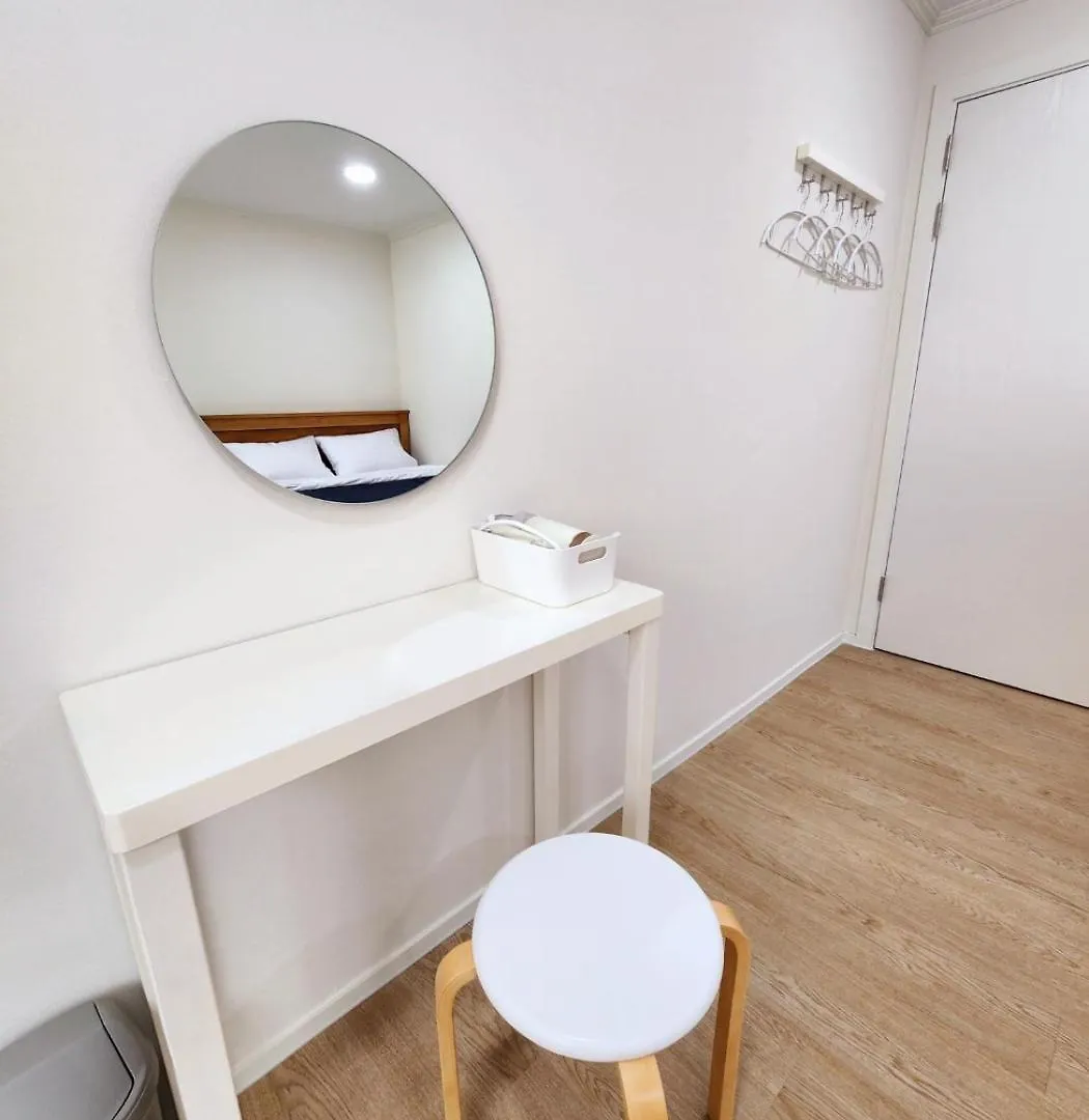 Апартаменты Hongdae Station House Сеул