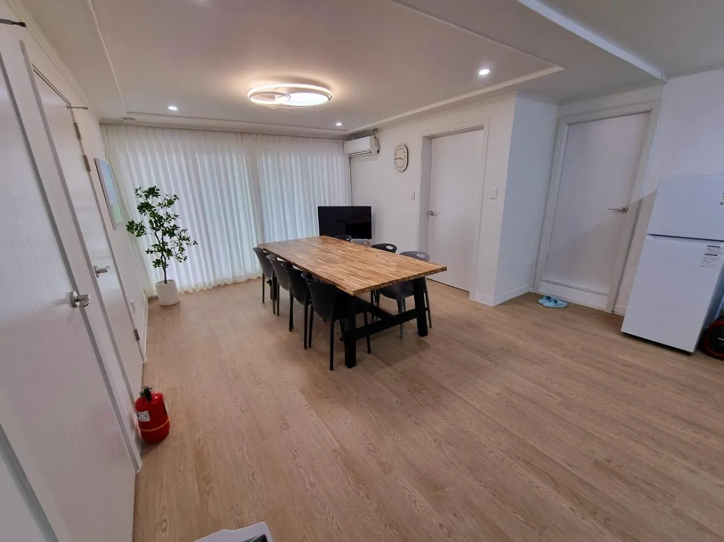 Апартаменты Hongdae Station House Сеул